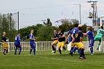 Nové Strašecí (v modrobílém) porazilo doma v derby SK Rakovník 2:1 na penalty.