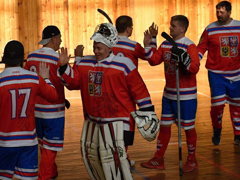 Multi charitativní akce Retro hokejbal pomáhá se v rakovnické sportovní hala uskutečnila již počtvrté.