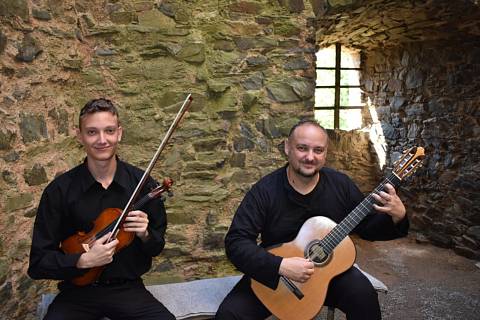 První týden v srpnu patřil na hradě Krakovec hudební dvojici, kterou tvoří otec a syn Ulrichovi pod názvem Duo Resonans.