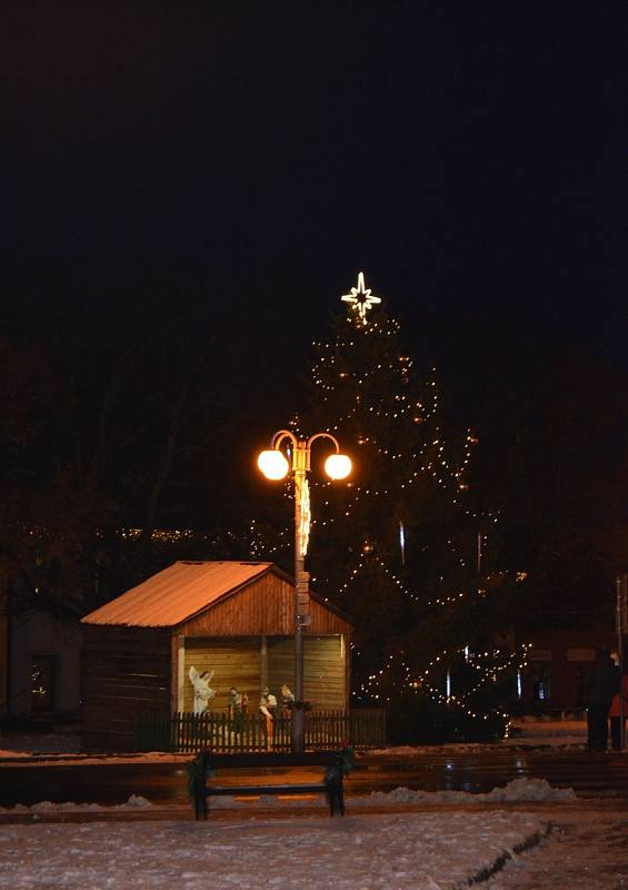 Vánoční strom ve městě Nové Strašecí.