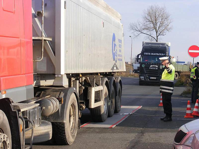 Policisté si vzali pod drobnohled rychlostní silnici R6 a R7