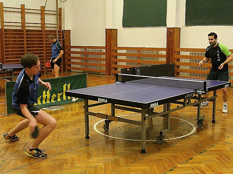Stolní tenisté Šanova zvítězili nad okresním rivalem KST Rakovník ve 12. kole III. ligy 10:3.