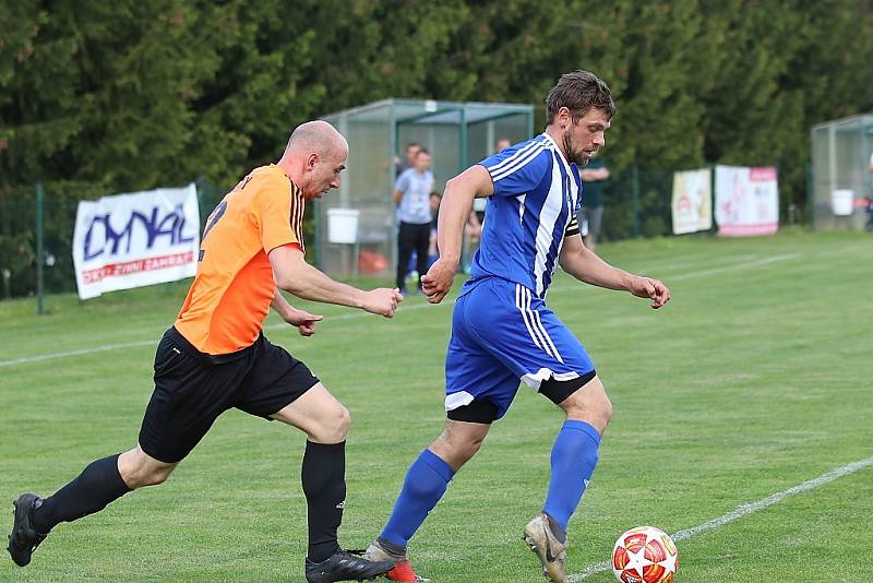 Z fotbalového utkání krajské I.B třídy Zavidov - Slaný B (3:0)