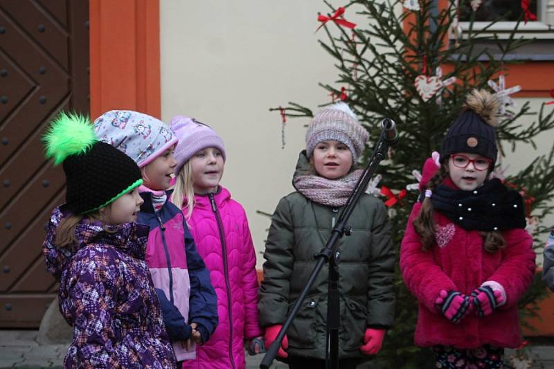 Vyhlášení pátého ročníku soutěže O nejkrásněji nazdobený vánoční stromeček.