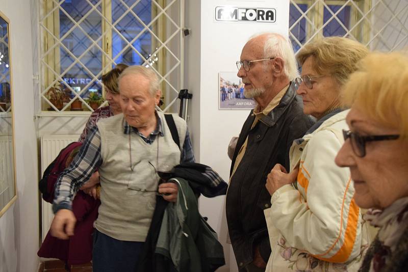 Slavnostní zahájení 54. členské výstavy Fotoklubu Amfora Rakovník.