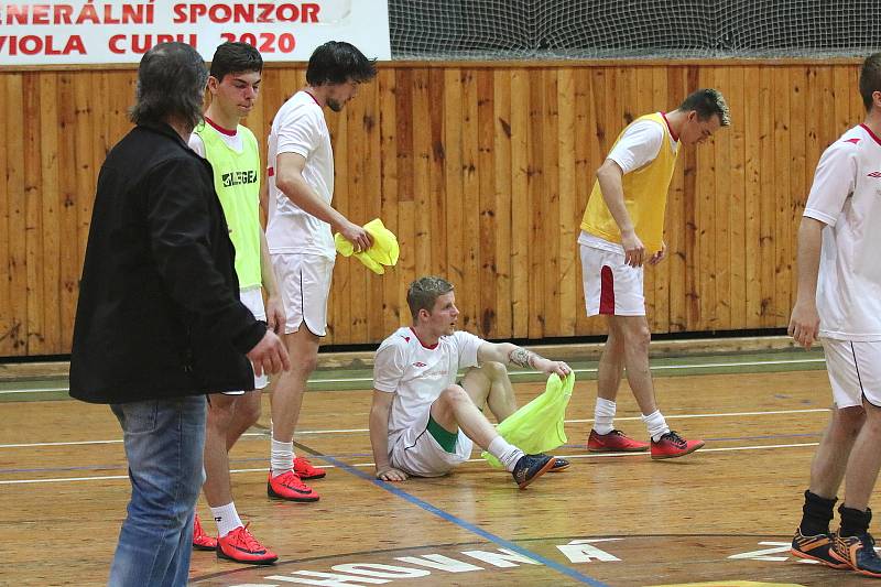 Dvaadvacátý ročník Viola Cupu ovládl Redoby team. O jeho vítězství rozhodly až penalty.