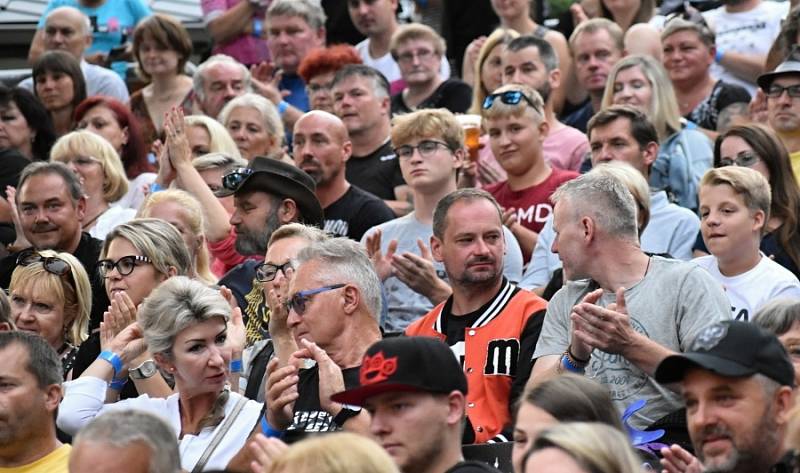 Koncert legendární rockové skupiny Olympic si přišlo do Letního kina v Rakovníku poslechnout šest set Rakovničanů.