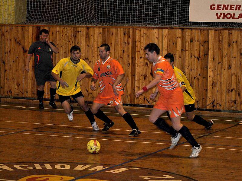 Futsalová soutěž na Rakovnicku. Oranžoví (Kings), žlutí (Třtice), modří (Slabce), červení (Branov).