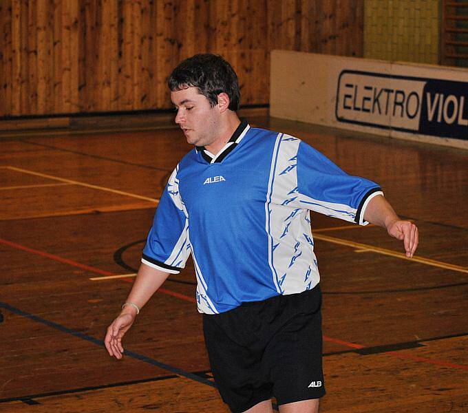 Futsalová soutěž na Rakovnicku. Oranžoví (Kings), žlutí (Třtice), modří (Slabce), červení (Branov).