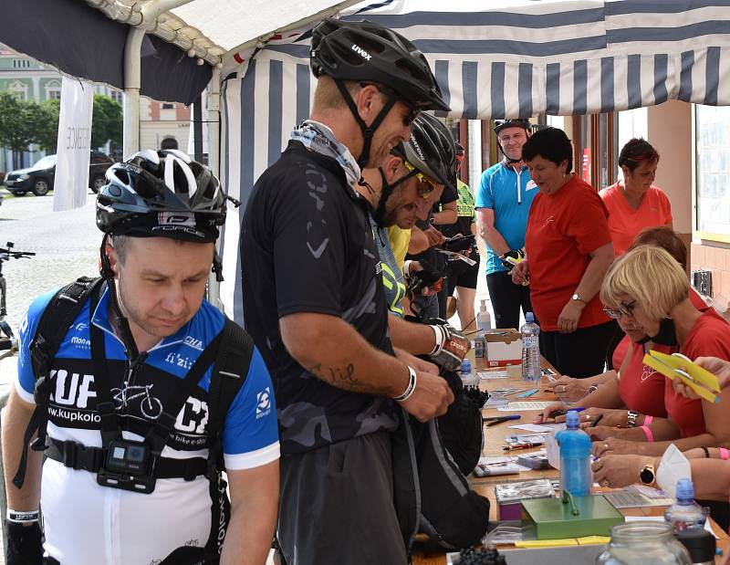 Ze dvanáctého ročníku Rakovnického cyklování, který odstartoval orientačním závodem.