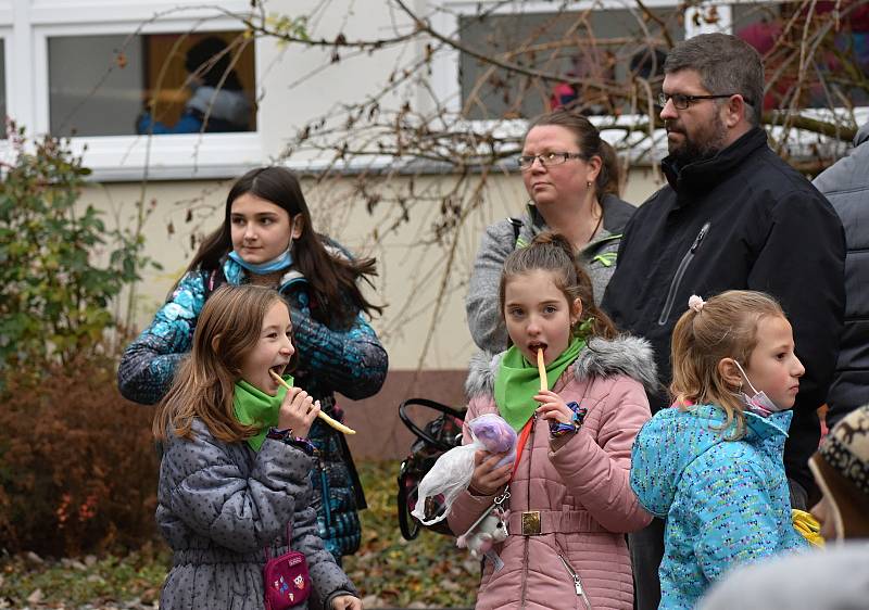 Ze 12. Vánočního jarmarku Základní umělecké školy v Rakovníku.