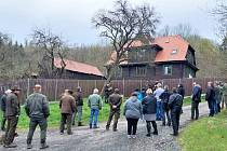  V úterý 18. dubna proběhla v lokalitě Bušohrad v katastru obce Broumy malá pietní akce, připomínající 155 let od narození Významného křivoklátského lesníka Rudolfa Maxery.