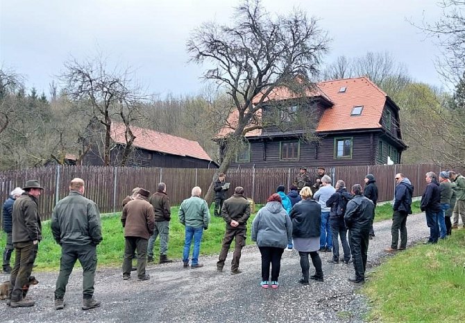 V úterý 18. dubna proběhla v lokalitě Bušohrad v katastru obce Broumy malá pietní akce, připomínající 155 let od narození Významného křivoklátského lesníka Rudolfa Maxery.