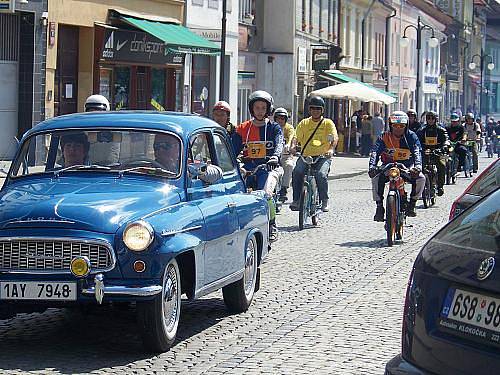 Druhé setkání majitelů mopedů Stadion v Rakovníku a na Křivoklátě