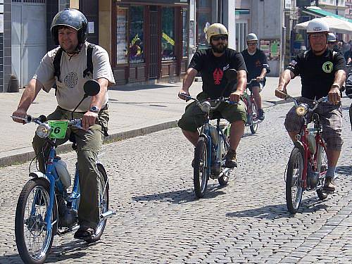 Druhé setkání majitelů mopedů Stadion v Rakovníku a na Křivoklátě