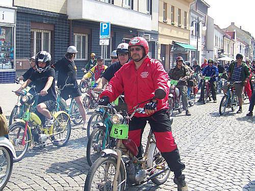 Druhé setkání majitelů mopedů Stadion v Rakovníku a na Křivoklátě