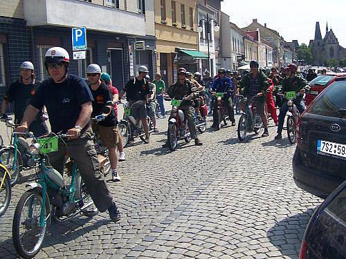 Druhé setkání majitelů mopedů Stadion v Rakovníku a na Křivoklátě