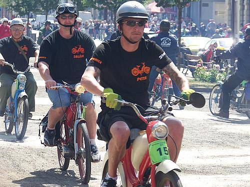 Druhé setkání majitelů mopedů Stadion v Rakovníku a na Křivoklátě