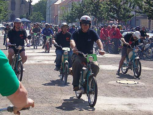 Druhé setkání majitelů mopedů Stadion v Rakovníku a na Křivoklátě