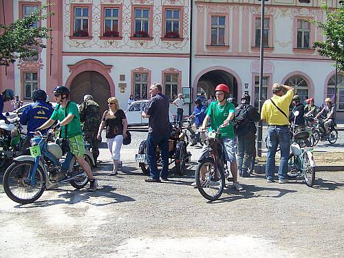 Druhé setkání majitelů mopedů Stadion v Rakovníku a na Křivoklátě