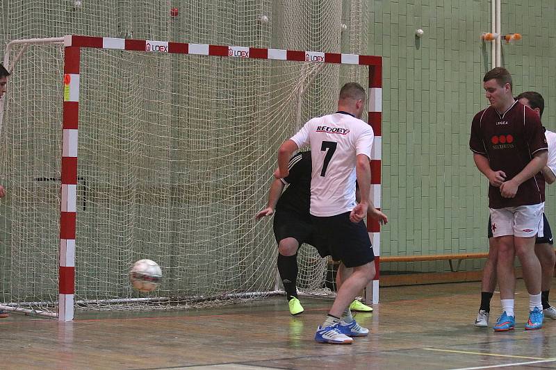 Dvaadvacátý ročník Viola Cupu ovládl Redoby team. O jeho vítězství rozhodly až penalty.