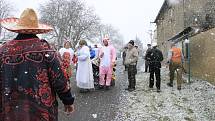 Průvod čítal okolo šedesáti masek, vycházelo se od hospody, kde se také po dvou hodinách končilo a začínalo se losovat o nejhezčí masky.