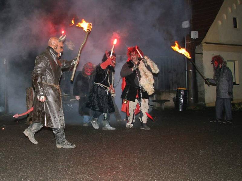 Mikulášská nadílka a čertí rej v Městečku