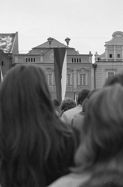 Foto a dokumenty z listopadu 1989.