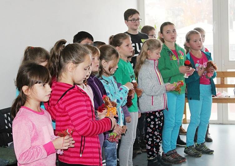 Děti ze zbečenské základní školy navštívily Domov Na Zátiší Rakovník v rámci projektu Jsem laskavec 2018.