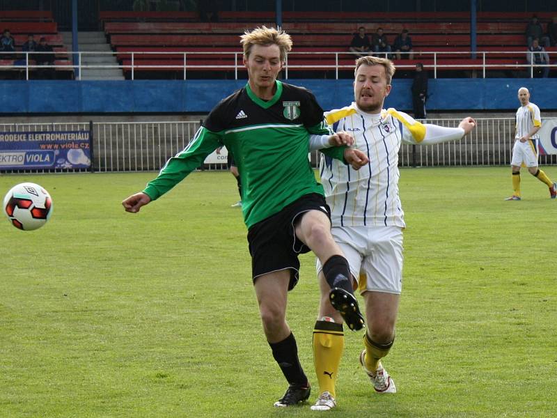 SK Rakovník B  v okresním derby v nejnižší krajské soutěži přejel Hředle 5:0.