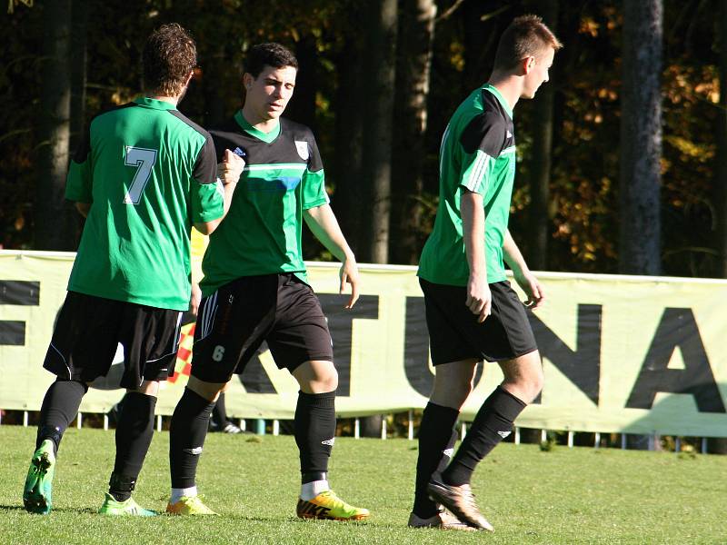 Fotbalisté rezervy Tatranu Rakovník zničili Zlonice 6:0.