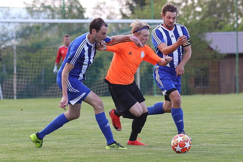 Z fotbalového utkání krajské I.B třídy Zavidov - Slaný B (3:0)