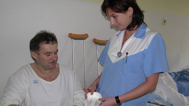 Vladimír Zíka se ze svého zranění léčí v rakovnické nemocnici.
