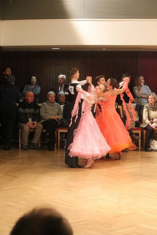 Na hlavním sále Kulturního centra Rakovník se uskutečnil už 39. ročník postupové taneční soutěže s názvem Nezbedný Bakalář 2019 - Memoriál Dr. Václava Černého.