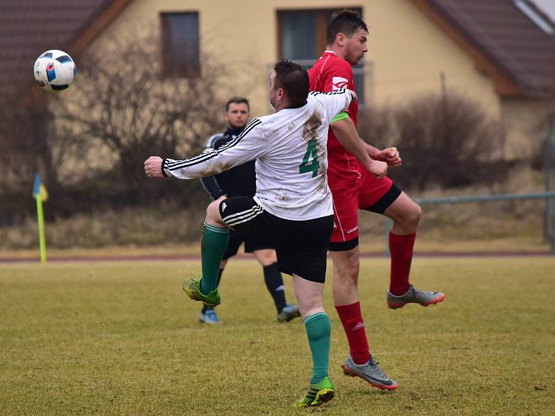 Rakovnická Olympie zdolala v prvním jarním kole okresního přeboru Slabce 3:0