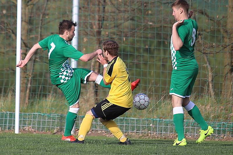 Z fotbalového utkání I.B třídy Lišany - Zavidov (0:5)
