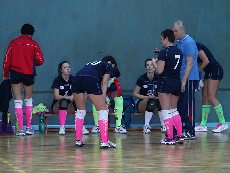 Volejbalistky VK Rakovník zdolaly béčko Roztok dvakrát 3:2.