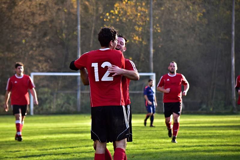 Okresní přebor: Městečko (v modrém) trochu překvapivě doma padlo s Jesenicí 2:4.