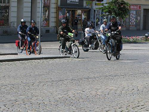 Druhé setkání majitelů mopedů Stadion v Rakovníku a na Křivoklátě