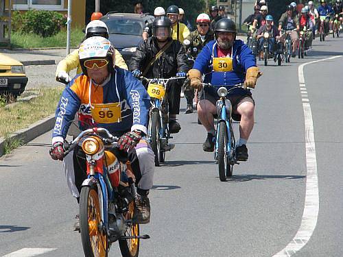 Druhé setkání majitelů mopedů Stadion v Rakovníku a na Křivoklátě