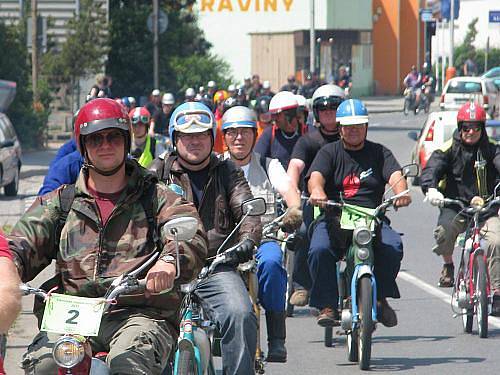 Druhé setkání majitelů mopedů Stadion v Rakovníku a na Křivoklátě