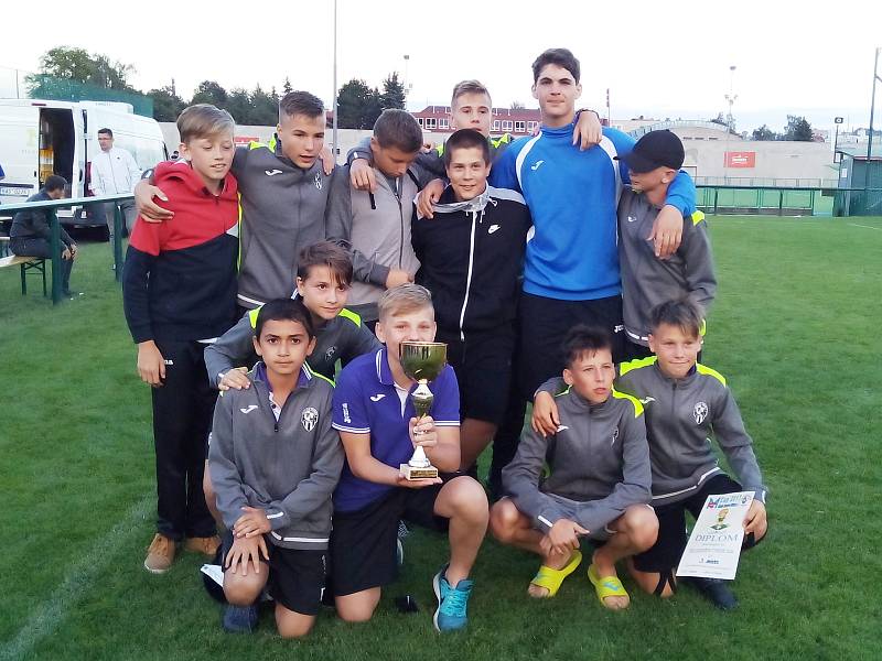 V mládežnickém fotbalovém turnaji MRak Cup triumfovala v kategorii U14 Vlašim, v kategorii U15 byl nejlepší Motorlet.