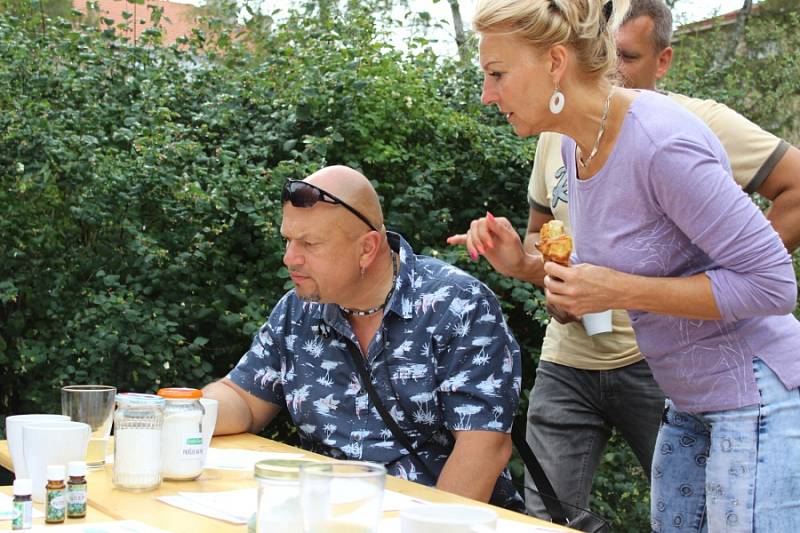 Levné a snadno dostupné ingredience, jednoduchý postup a radost z vlastní tvorby. To všechno navíc s ohledem na přírodu. Právě takový byl sobotní workshop o ekologických prostředních do domácnosti.