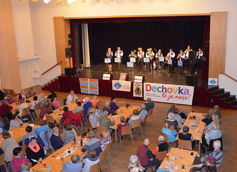 V Novostrašeckém kulturním centru se uskutečnil další ročník festivalu dechové hudby s názvem Svatomartinská křídlovka