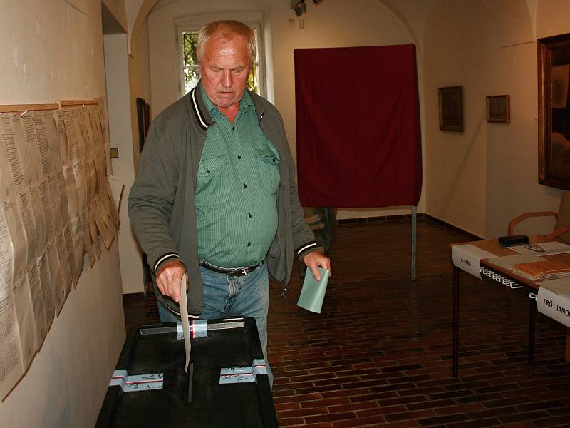 Volby do Poslanecké sněmovny v Rabasově galerii v Rakovníku.