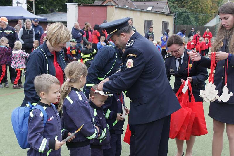 Krajské setkání přípravek Středočeského kraje na hřišti u rakovnické sokolovny, závody malých hasičů.