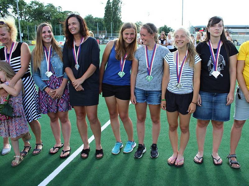 Rakovničtí pozemní hokejisté i jejich ženské kolegyně vybojovali stříbrné medaili, když ve finále shodně podlehli Slavii.