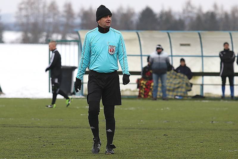 Divizní fotbalisté Tatranu Rakovník (v zeleném) vyhráli v přípravném utkání nad celkem Dobříše jasně 5:2.