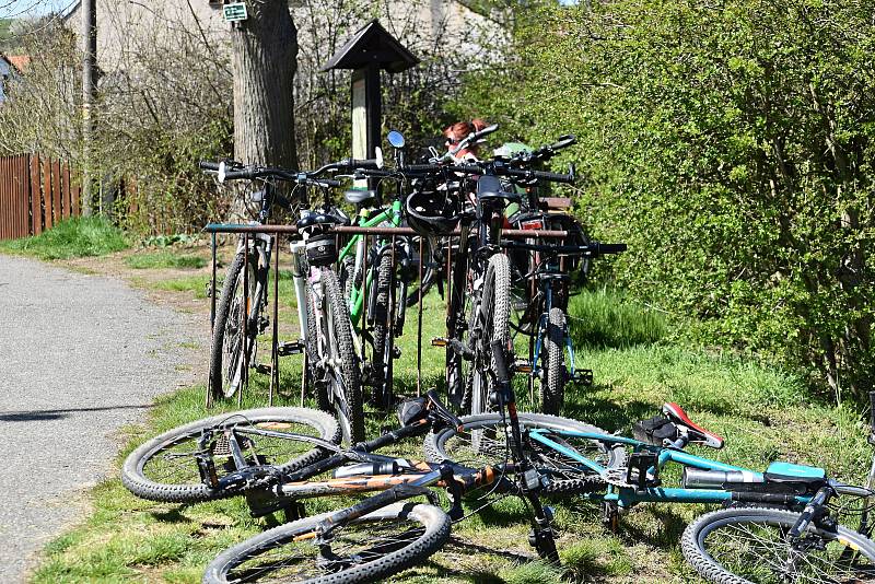 Krásné počasí přilákalo na Krakovec stovky turistů.