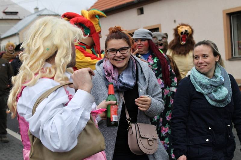 Na Masopust v Čisté dorazili přátelé ze stejnojmenných obcí napříč republikou.